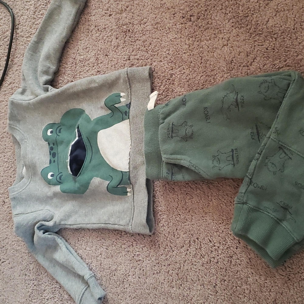 Carters 2 piece outfit